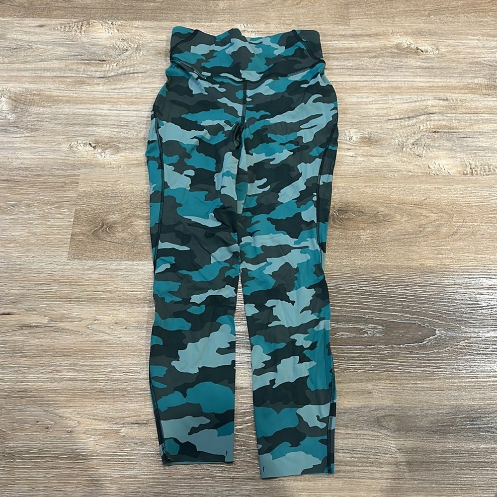 Lululemon 25” size 6